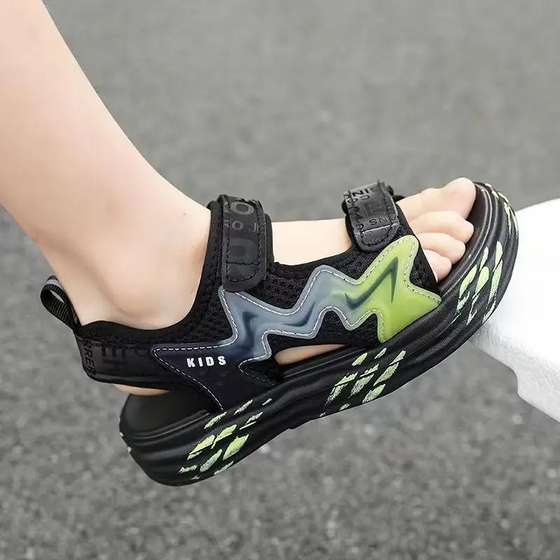 Kinder Sommer Outdoor Strand Sandalen Jungen Weiche Sohle Rutschfeste Anti Geruch Leichte Offene spitze Haken Casual Sport Sandalen