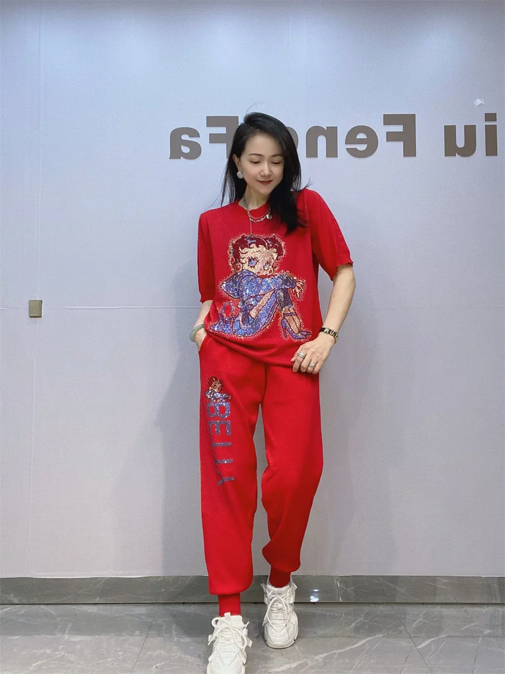 

Женский модный комплект из двух предметов: топ с коротким рукавом, украшенный стразами, и длинные брюки, летний, 2025, хлопок, круглый вырез