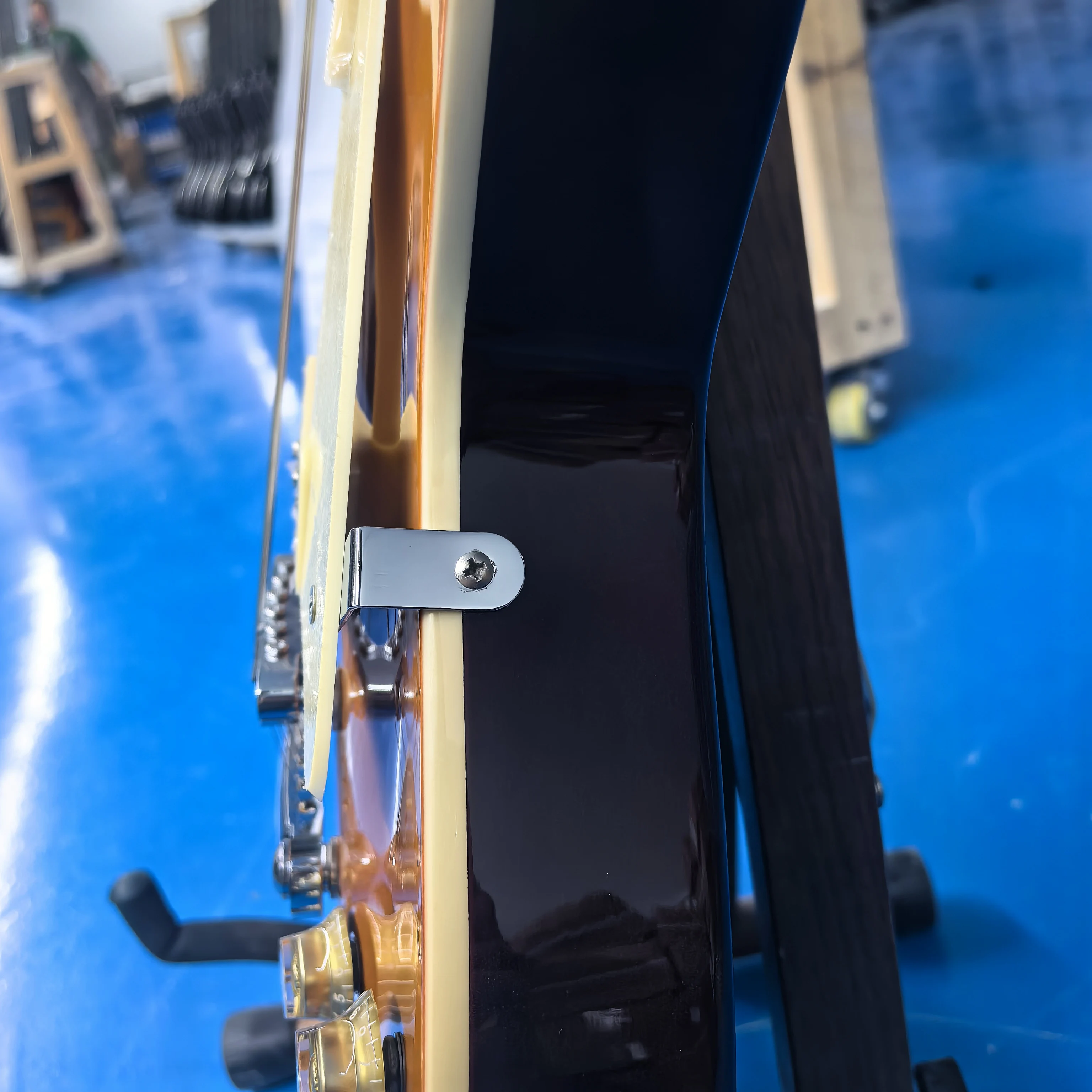 بيع المصنع مباشرة، جيتار كهربائي ذو 22 نغمة من الحور الذهبي مكون من 6 أوتار، متوفر في المخزون، سلك نغمة من الفولاذ المقاوم للصدأ، يمكن تخصيص الألوان