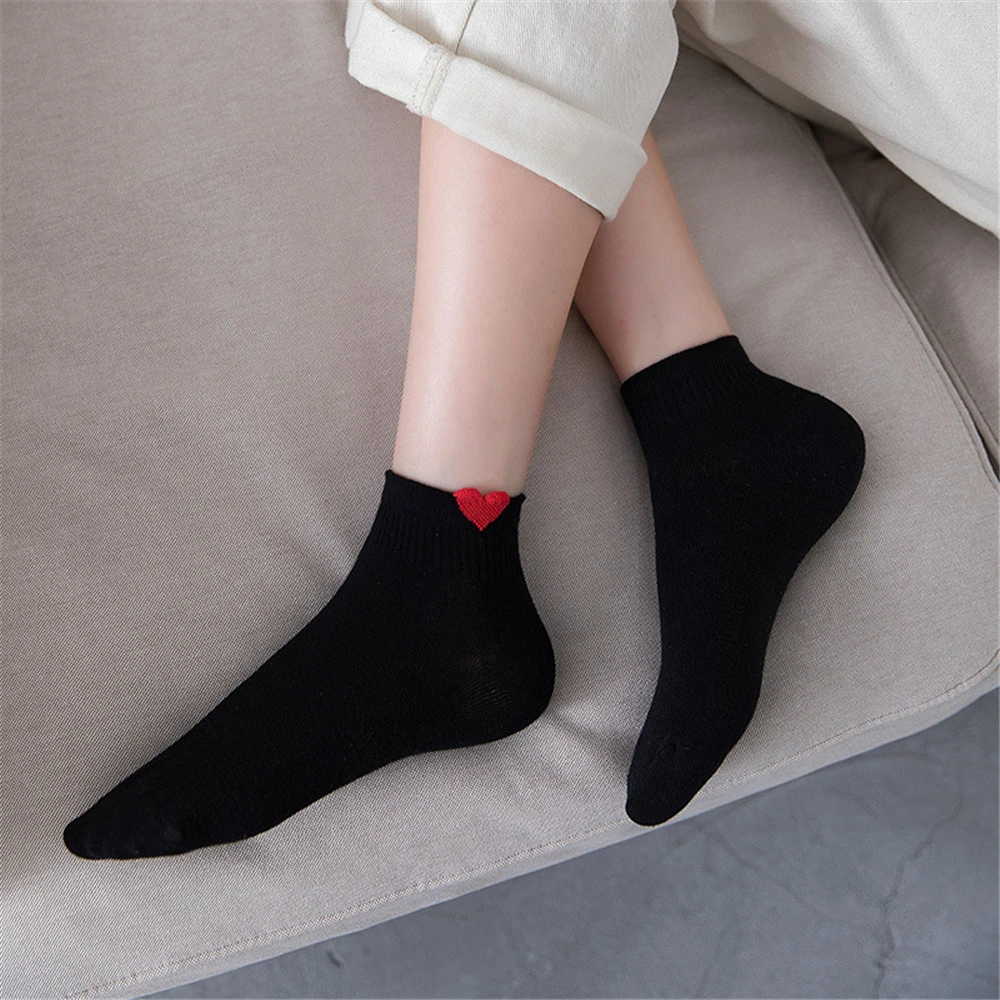 INS New Cute 3D Red Love Heart Ankle Socks Women's Funny Happy Summer Fresh Literary Solid Color College Style Short Sokken — zdjęcie 4