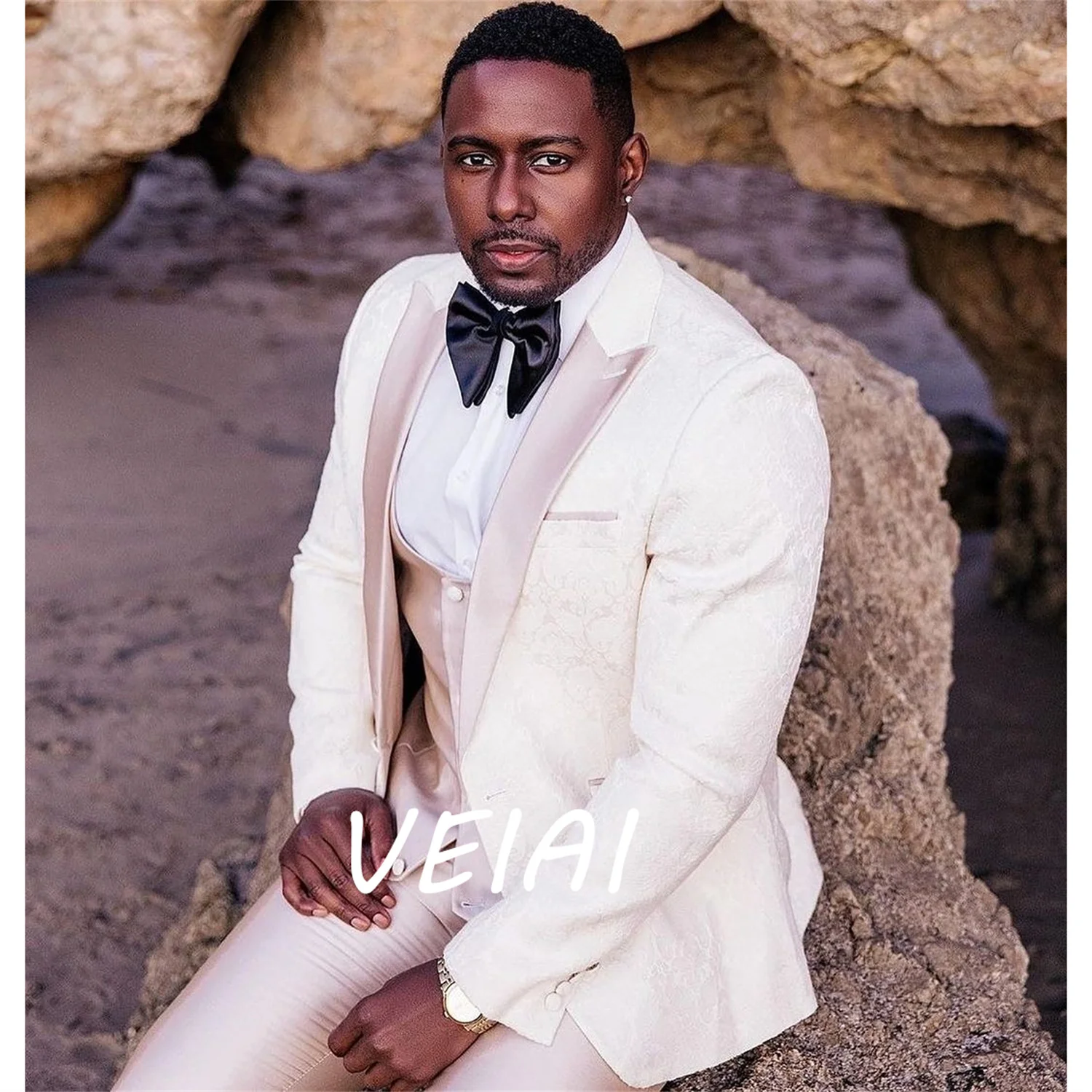 

CustomizedChampagne Wedding Suits for Men Peaked Lapel Single Breasted Blazer Jacket Tuxedos Groom 3 Pcs (Coat+Vest+Pant) Chalec