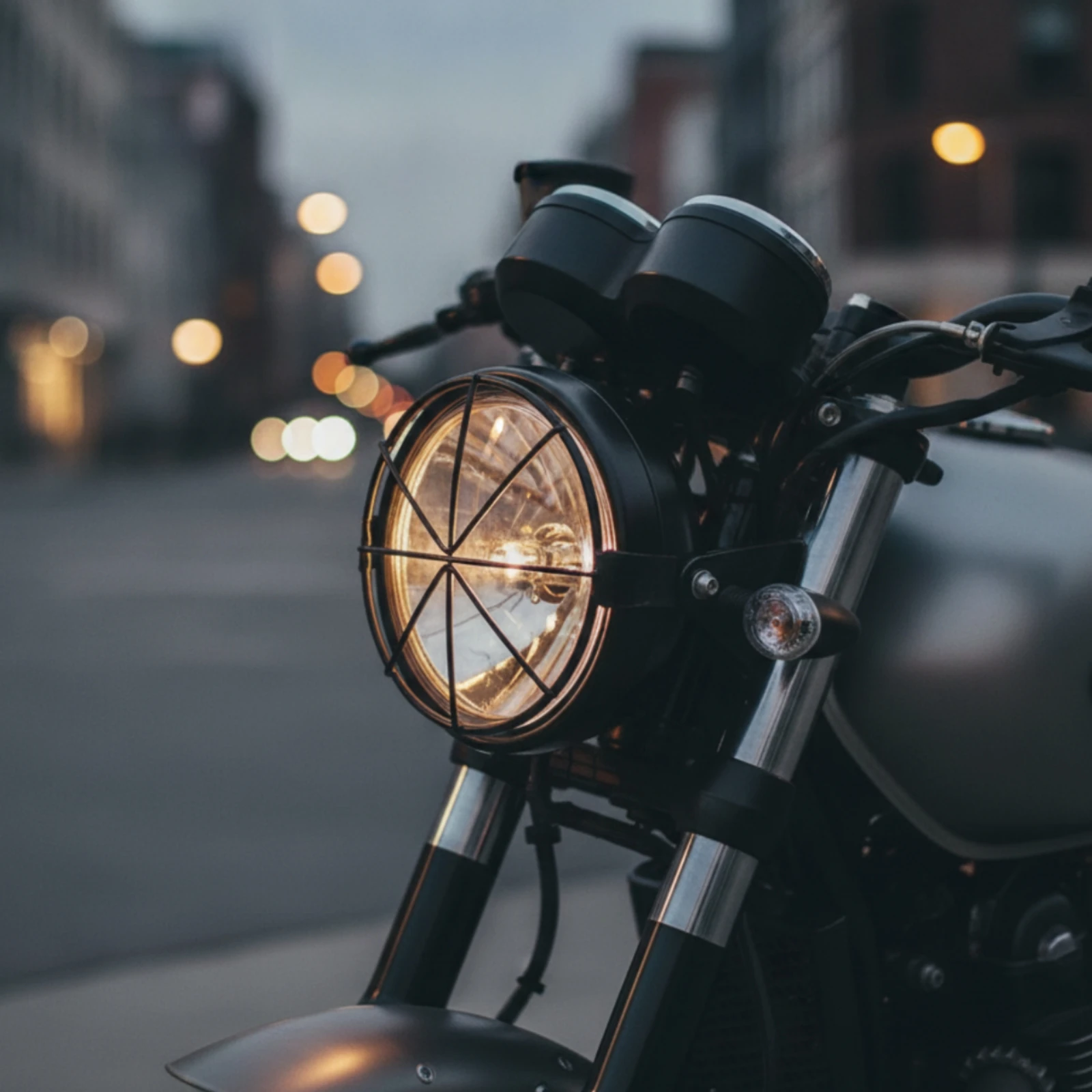 Motorcycle Headlight Grille Retro Spoke-Style Headlight Guard Stylish Sleek for Commuter Bike Riders