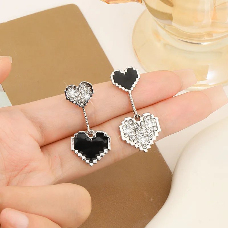 New Arrival Drop Earrings Fashion Classic Heart Women Dangle Earrings Simple Female Love Earrings Light Luxury Elegant Jewelry