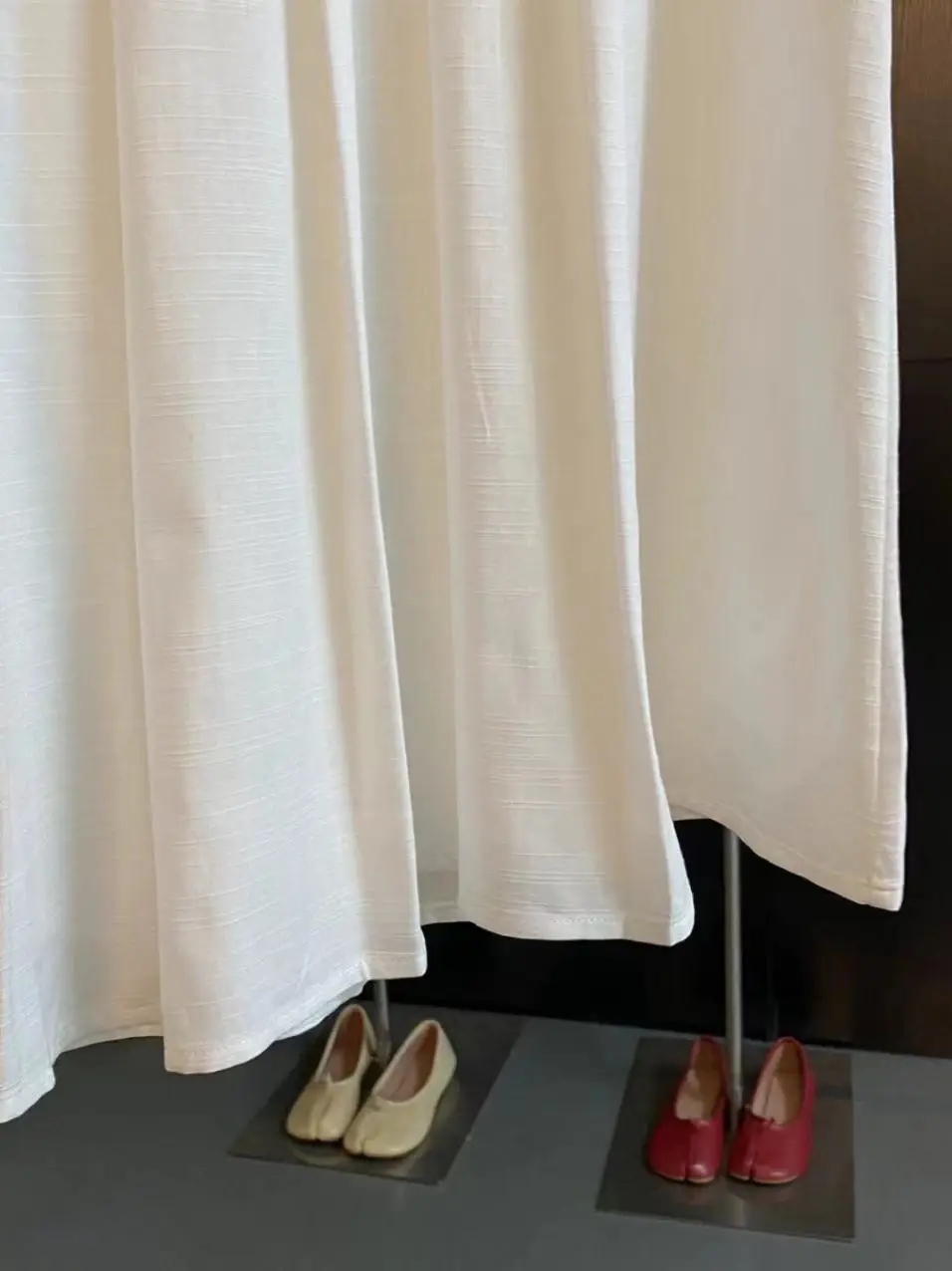 Letnia kolekcja 2025 Koreański Styl Prosty Luźny Damski Wyszczuplający Top z Efektem Wyszczuplania Jednolity Kolor Dojazdy Do Pracy Moda