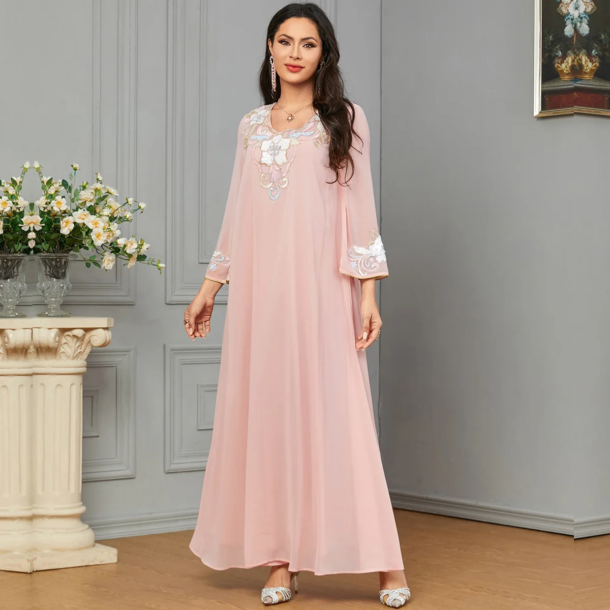 Fashion Mulsim Woman Long Dresses V-Neck Appliques A-Line Loose Elegant Casual Dubai Moroccan Abayas Jalabiya 2024