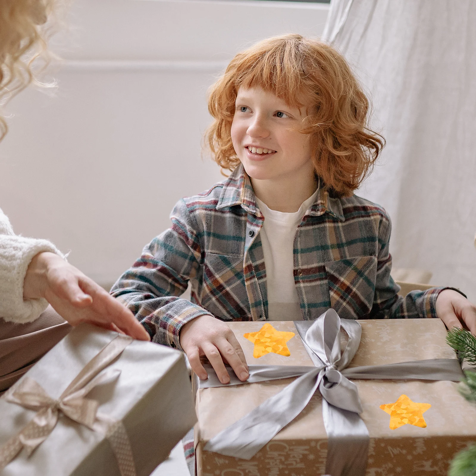 

1 Roll Gold Star Stickers Holographic Self Adhesive Reward Stickers for Kids School Office Party Decorative Mini Star Decals