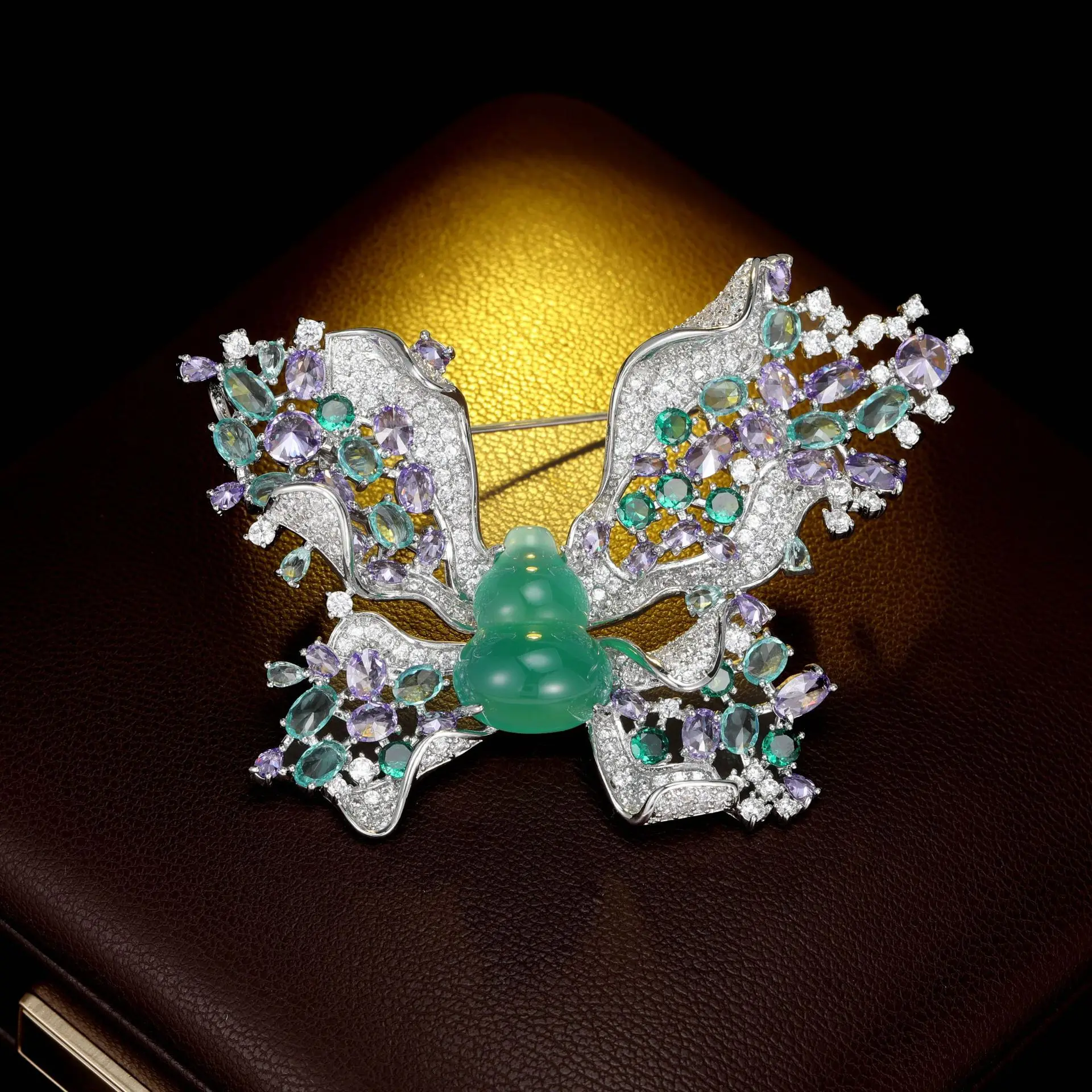 

Highly designed, elegant and high-end Chinese jade gourd butterfly brooch, elegant suit, brooch and corsage