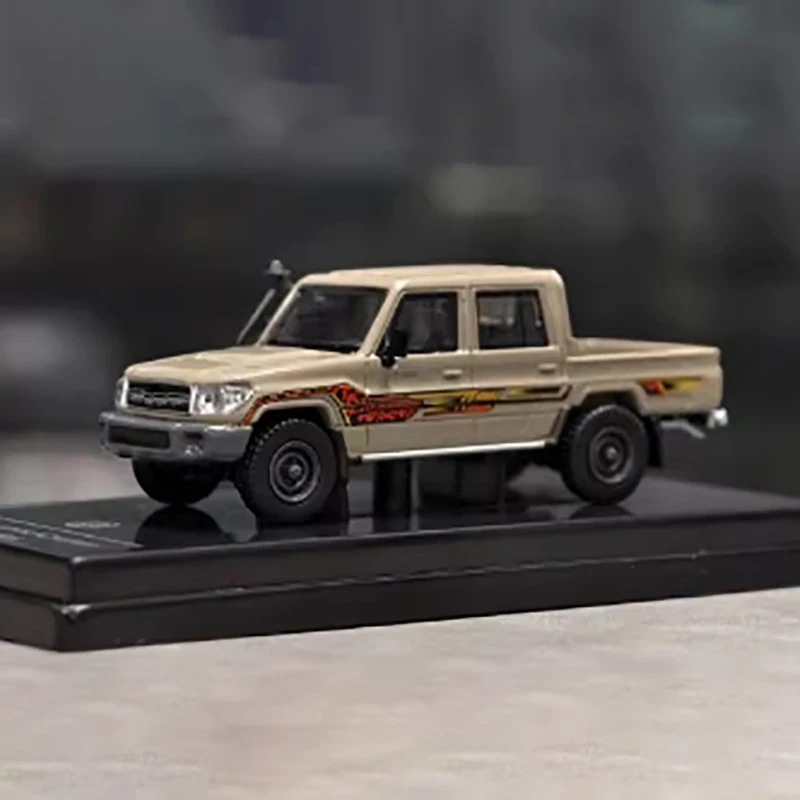 

Литой под давлением оригинальный масштаб 1:64 Land Cruiser LC79 модель из сплава, имитация украшения, коллекция сувениров для хобби, статический дисплей