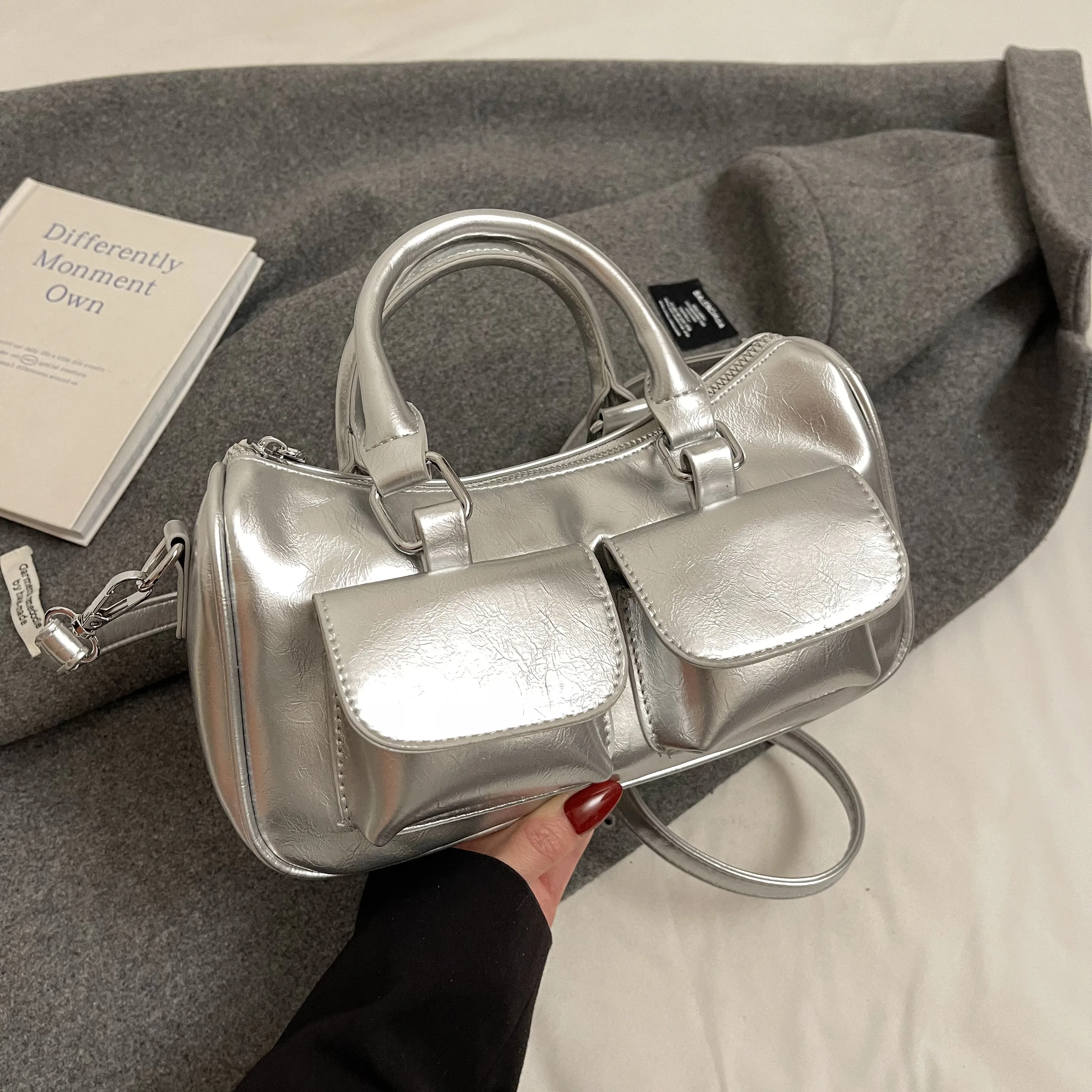 

Korean Style Niche Brand Handbag Retro Red Wome Bag 2025 New Trendy Bowling Bag Versatile Two Pocket Shoulder Crossbody Bag B