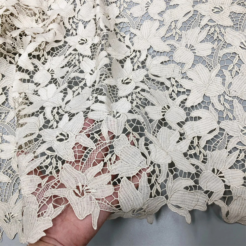 Neuer Stil Nigerianischer Spitzenstoff 2026 Hochwertige Wasserlösliche Bestickte Modische Weiche Spitze 5 Yards – Detail 10