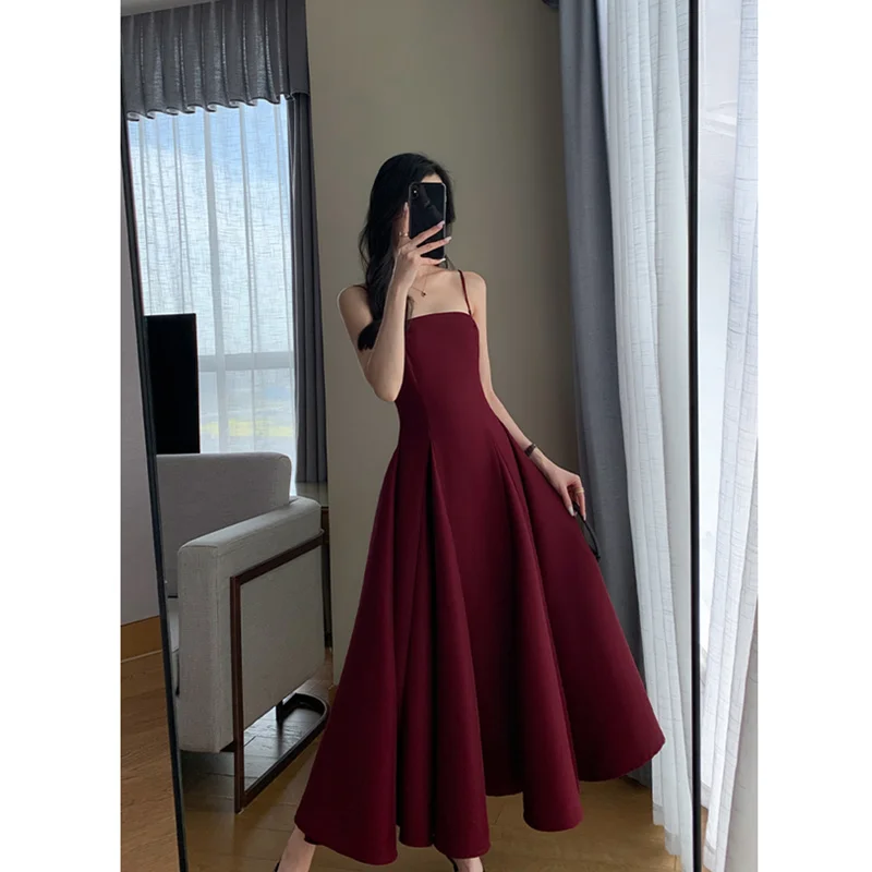 

Slim Fit Red Camisole Dress For Women In Plus Size, Suitable For Ladies To Look Slim And Long