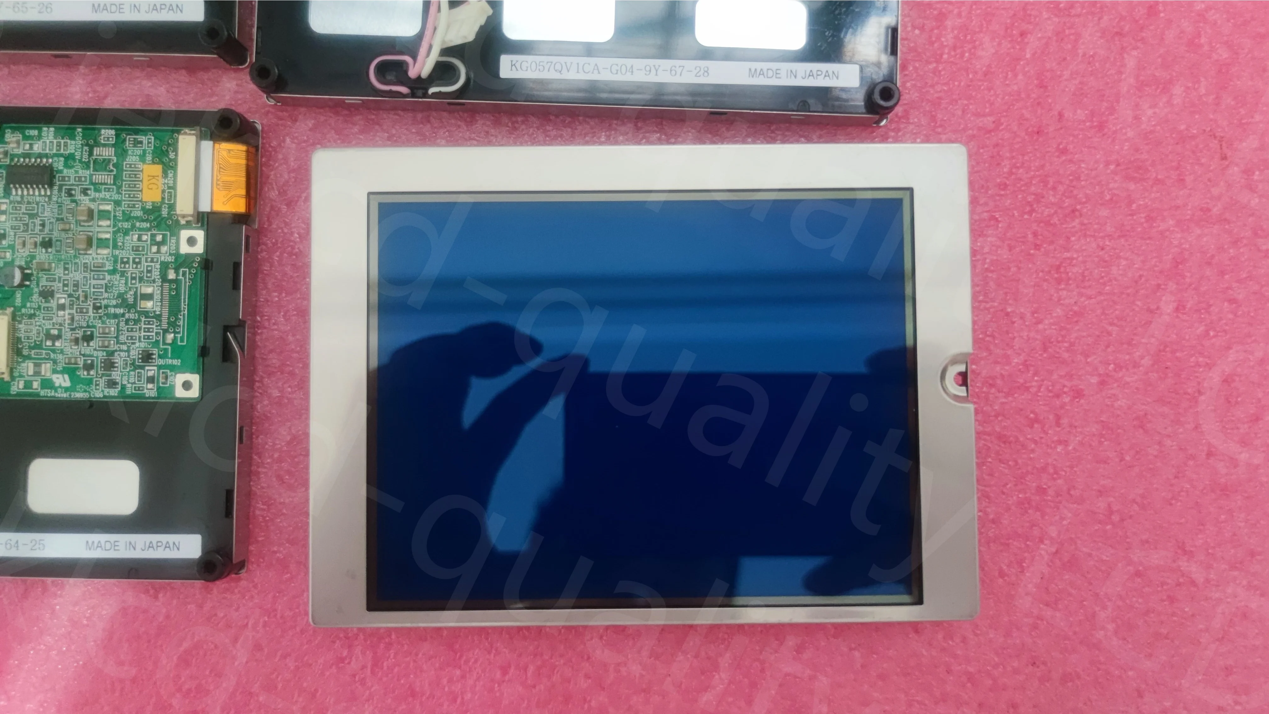 KG057QV1CA-G04ขนาด5.7นิ้วพร้อมกล่องหน้าจอ LCD อุตสาหกรรมแสดงฟิล์มสีน้ำเงิน