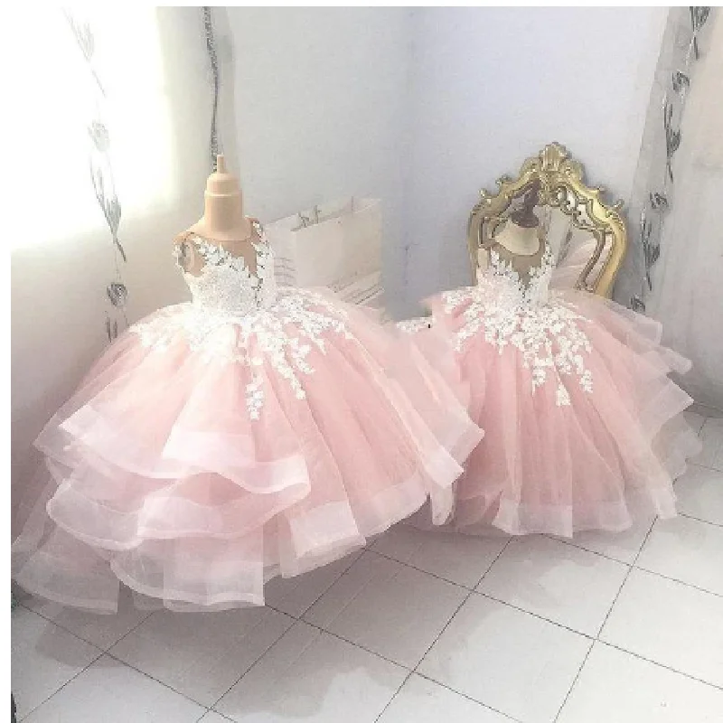 Lace 2023 Flower Girl Vestidos Sheer Neck Tiers Ball Gown mangas Little Girl Vestidos de casamento baratos Primeira Comunhão Pageant