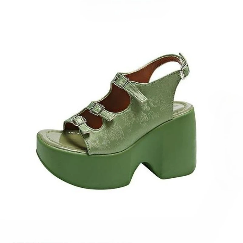 Europa und Amerika Retro-Plattform High Heels Frauen neue Sommer mode Gürtels chnalle offene Zehen wasserdichte Plateaus andalen