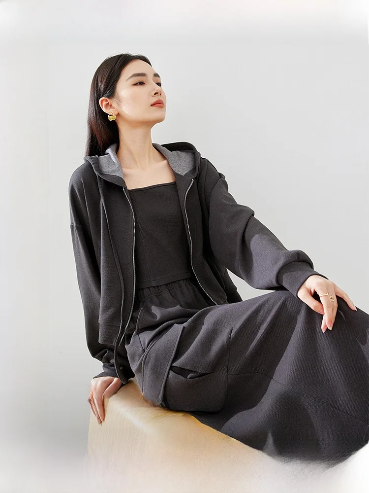 

Модный комплект из трех предметов: женский хлопковый укороченный топ, жакет и юбка. Повседневный, готовый к выходу в свет, стройнящий силуэт.