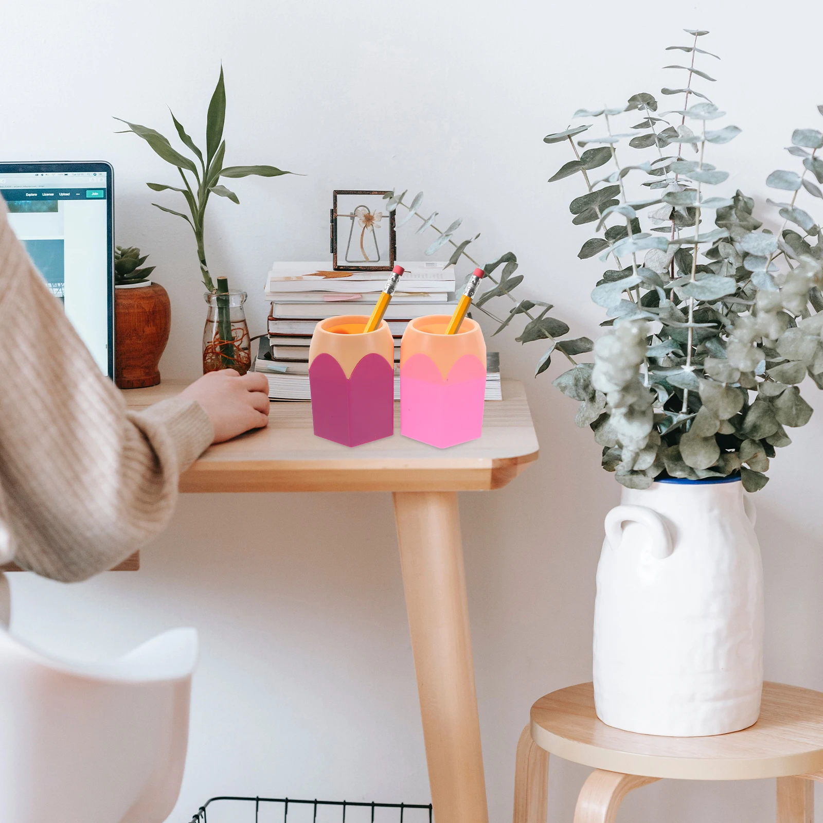 

5pcs Contrast Color Pen Holder Crayon Shaped Large Capacity Desk Organizer Storage Container for Pens Brushes Accessories