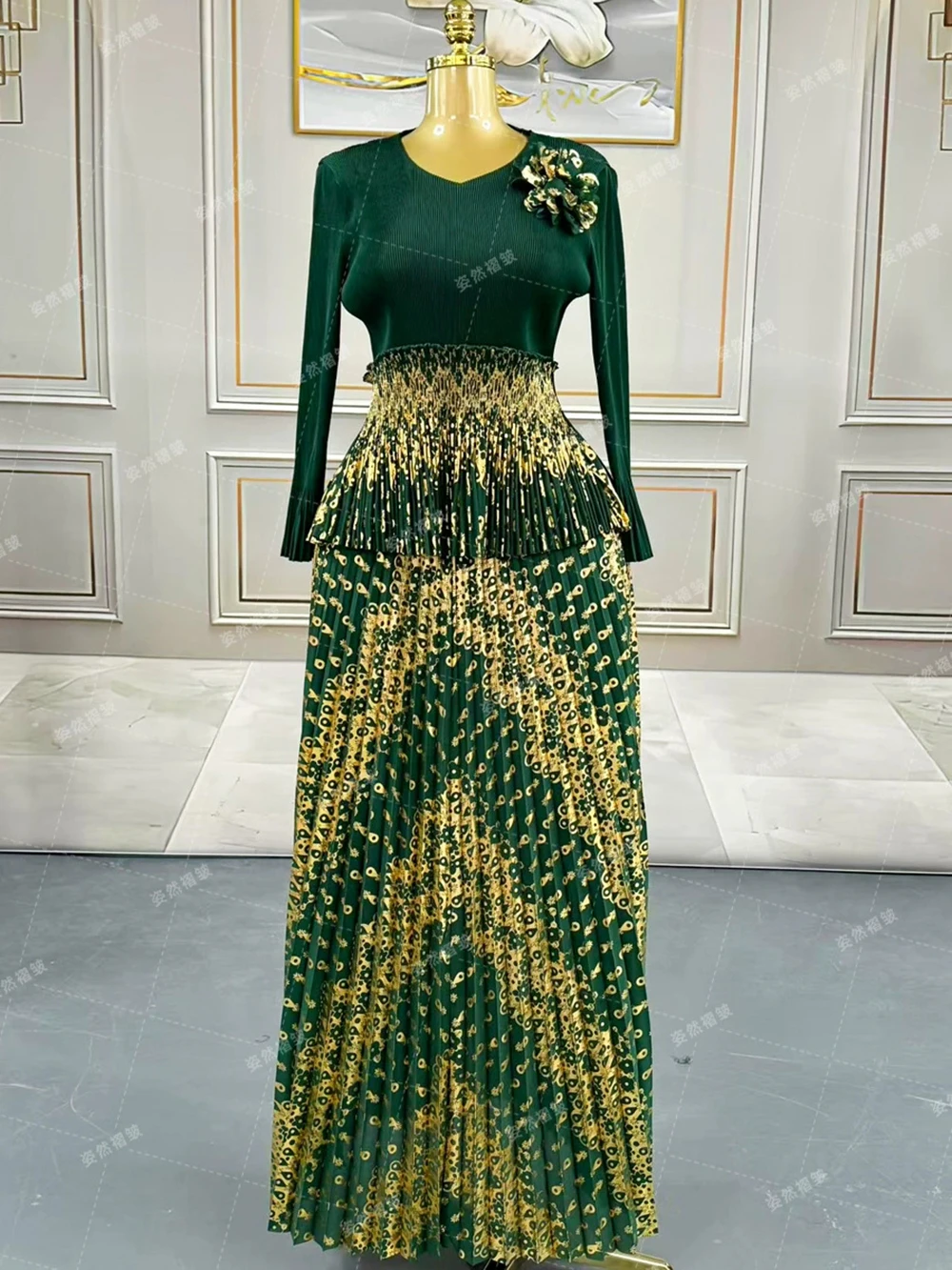 2025 neues High-End-Plissee-Heißprägekleid für Damen in Übergröße mit langen Ärmeln, Freizeitkleidung, plissierter langer Rock – GZXX 1013