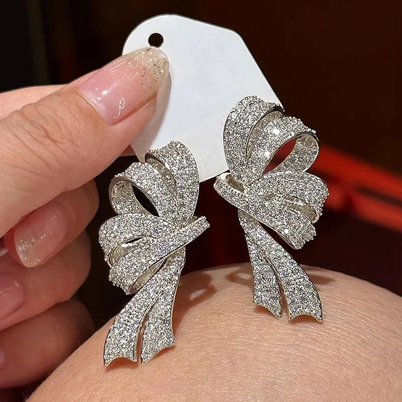 ZAKOL Luxuriöse Voll-Pavé-Zirkonia-Ohrstecker mit Schleifen-Design für Damen, Funkelnde CZ-Knoten-Hängeohrringe, Hochzeits- und Party-Schmuck – Detail 7