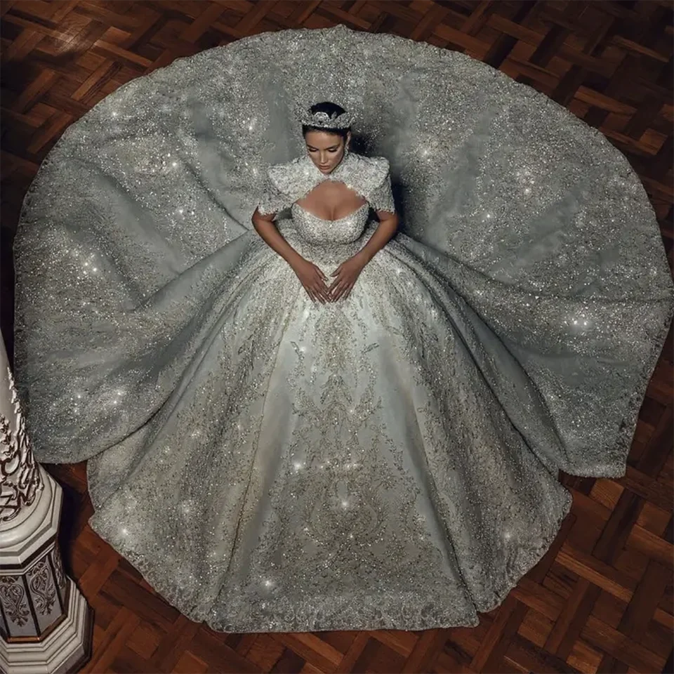 Vestido de novia personalizado de lujo, vestido de novia con cuentas y lentejuelas de diamantes de cristal brillante de princesa, vestidos de novia con tren de corte sin espalda 2024