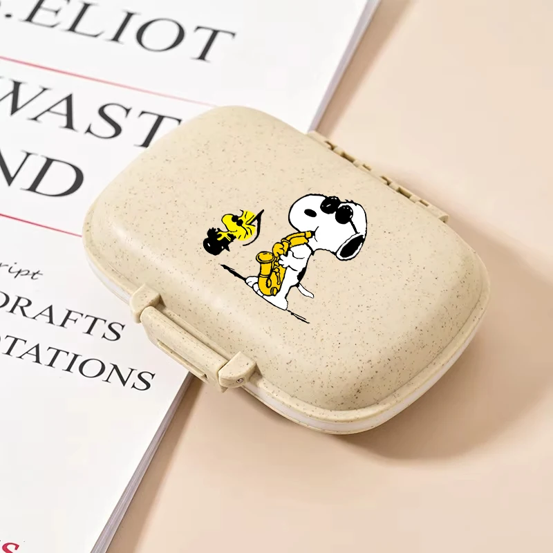 Boîte de rangement de pilules Snoopy, petite boîte à médicaments Portable résistante à l'humidité, boîte de rangement de bonbons à motif de dessin animé, cadeau d'anniversaire pour ami