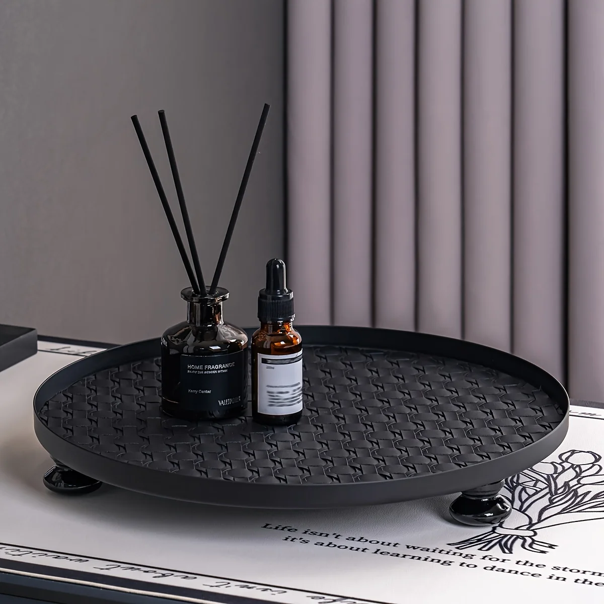 

Round leather storage tray, luxury iron-framed cosmetics tissue rack