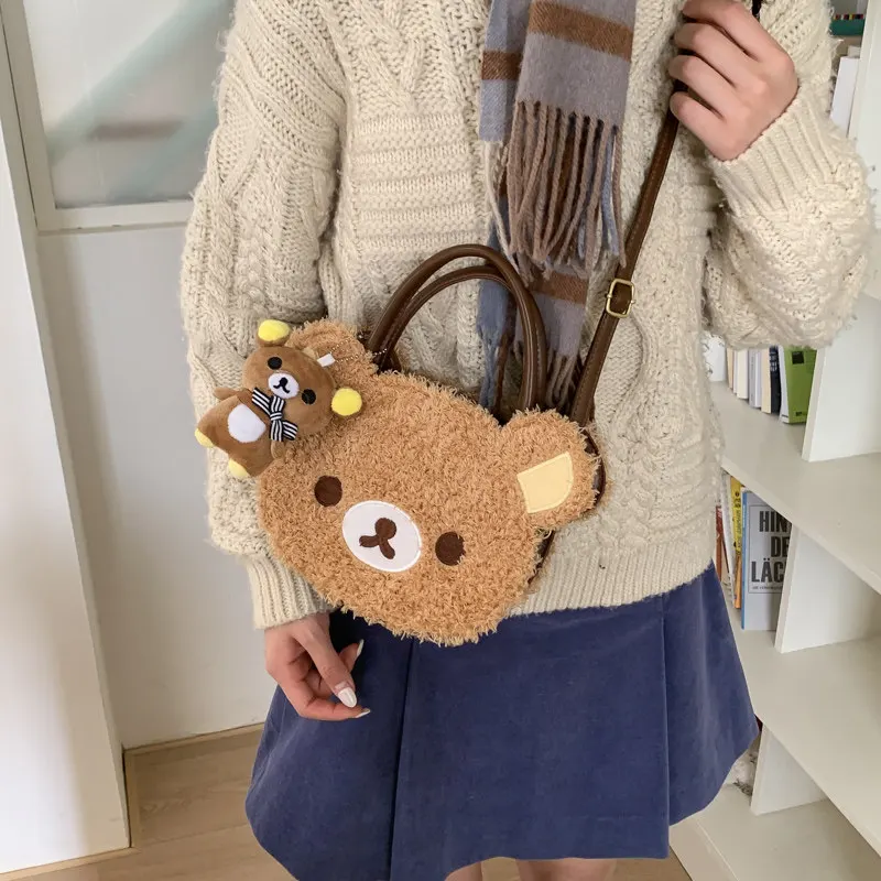 Bolsa Transversal de Pelúcia Kawaii Rilakkuma com Alça Superior Feminina, Novo Estilo 2025, Bolsa Quadrada Pequena Versátil Bordada com Pingente de Urso