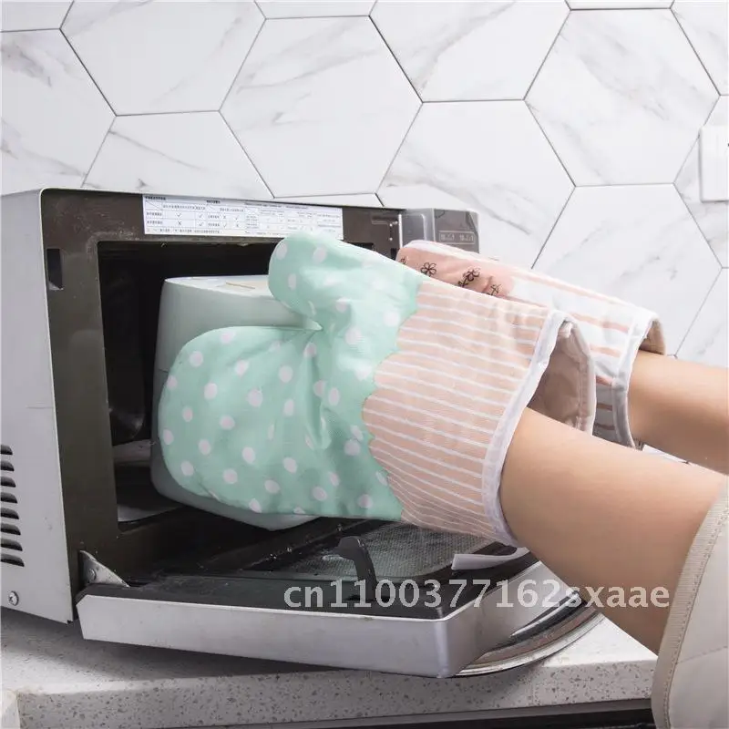 

Kitchen Baking Oven Microwave Oven Silicone Heat Insulated Gloves Exquisite High Temperature Plaid Gloves
