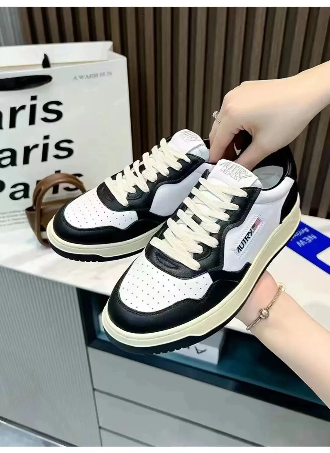 Nuevas Zapatillas Deportivas AUTRY MEDALIST 2026 para Hombre y Mujer, de Caña Baja, Casuales, para Correr ﻿ Zapatos Blancos de Cuero Genuino