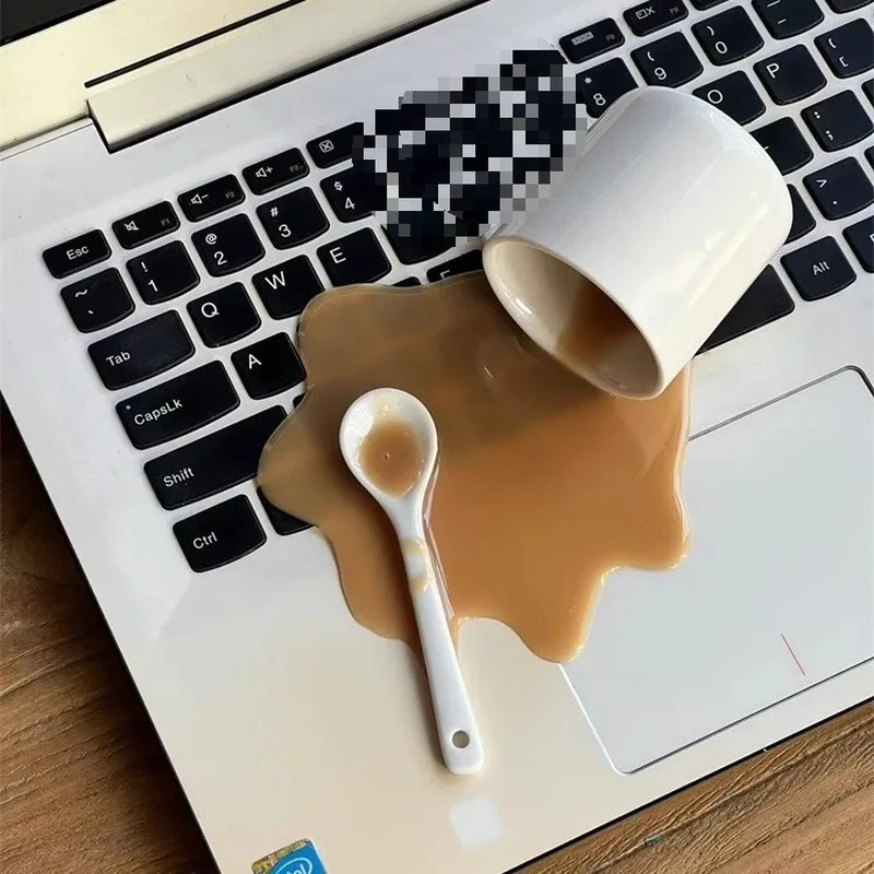 

2025 Spilled Coffee Spilled Sand Sculpture Scary Strange Desktop Decoration Toys Funny Gifts Phone Holder