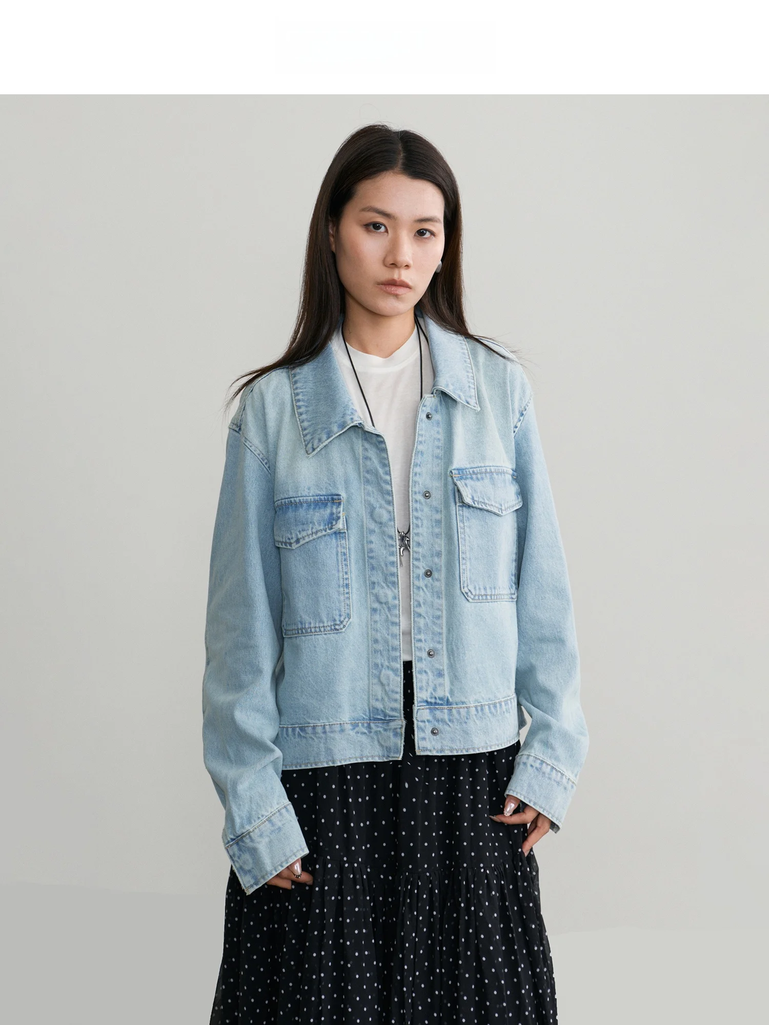 

Классическая однотонная джинсовая куртка в рабочем стиле из хлопка для женщин: износостойкая, модная верхняя одежда для весны и лета