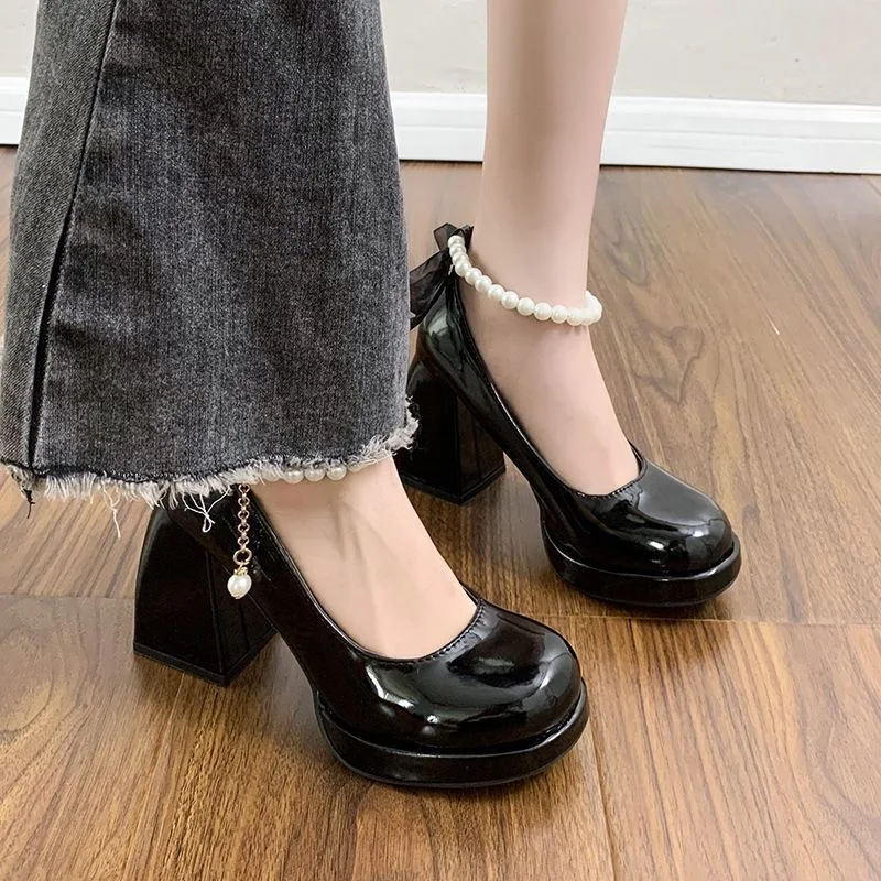 

2026 Spring New Leather Shoes Women's French Shallow Mouth Coarse Follow up Shoes Fashion Pearl Chain High Heels