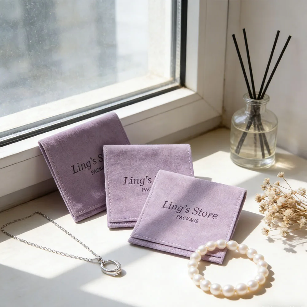 

50 шт., персонализированные фиолетовые сумки-органайзеры для украшений, свадебные сувениры, мешочки из микрофибры, подарочная упаковка, кармашки для сережек, косметики, украшений