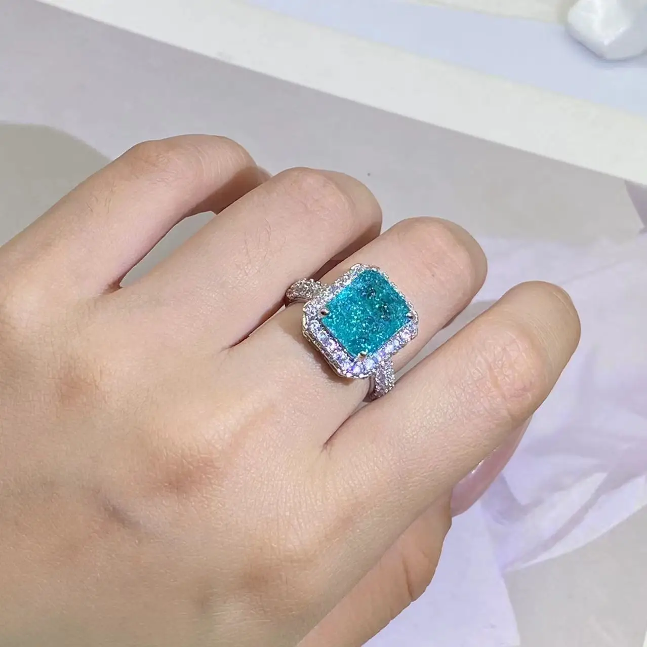 2024 New Exquisite Lake Blue Rectangular Emerald Zircon Ring for Women Fashion Jewelry Accessories Wedding Engagement Jewelry