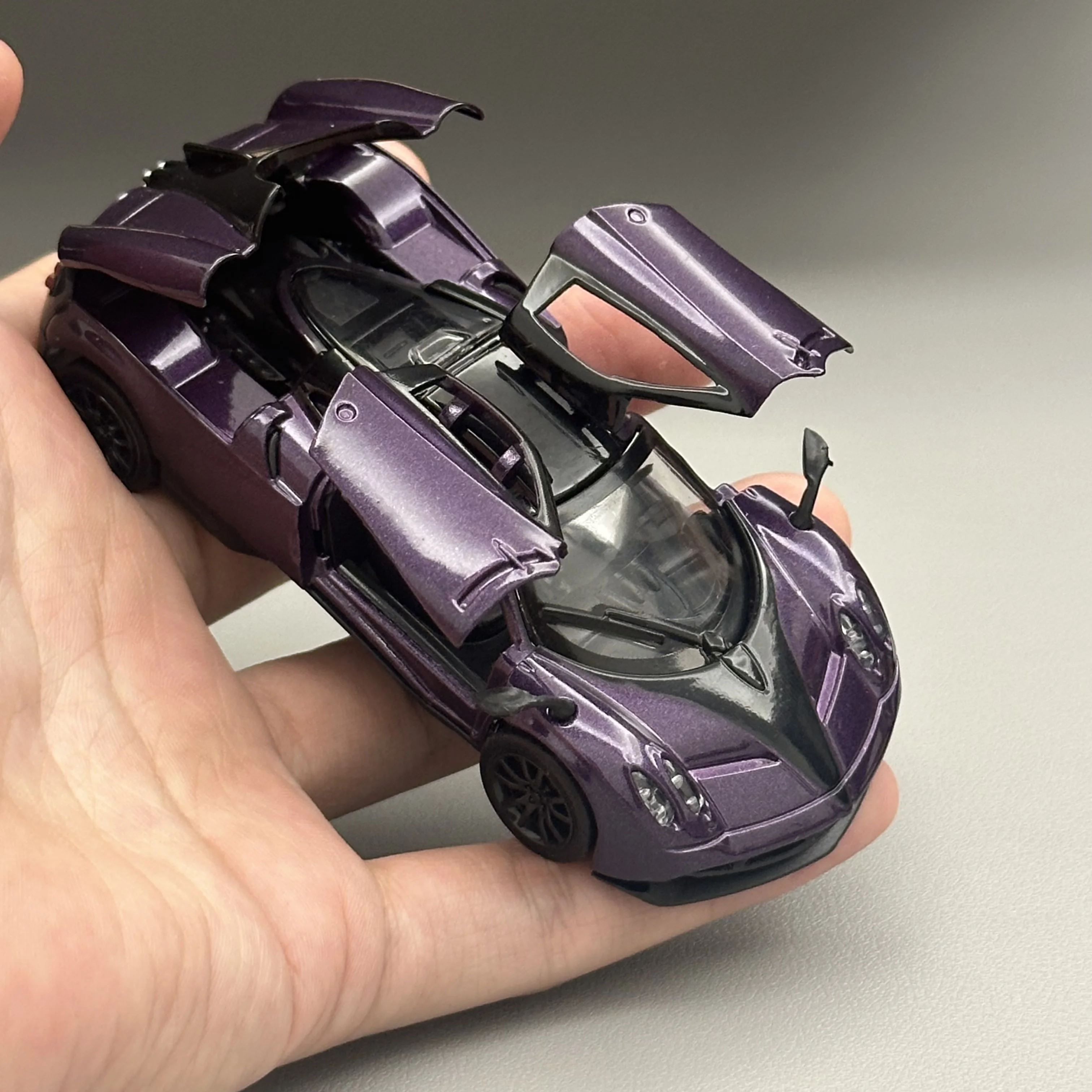 1/36 Diecast Alloy Supercar Model Toy Metal Body with Opening Gullwing Doors Rear Engine Cover Pull Back Function for Collection