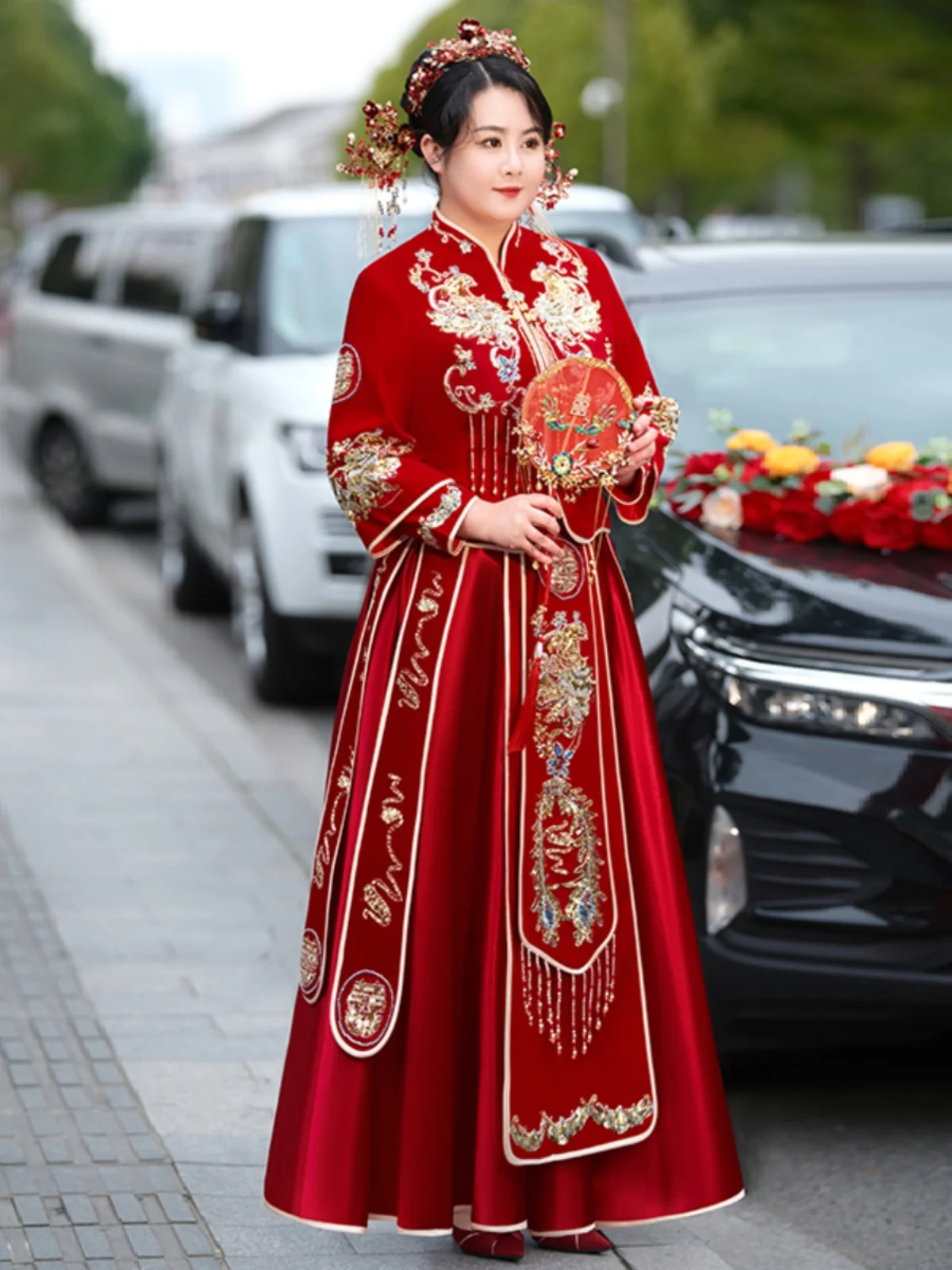 

plus Size Velvet Wedding Dress Chinese Style Xiu Xue Gown for plus Size Girls Bridal Dress Slimming Wedding Gown for Pregnant...