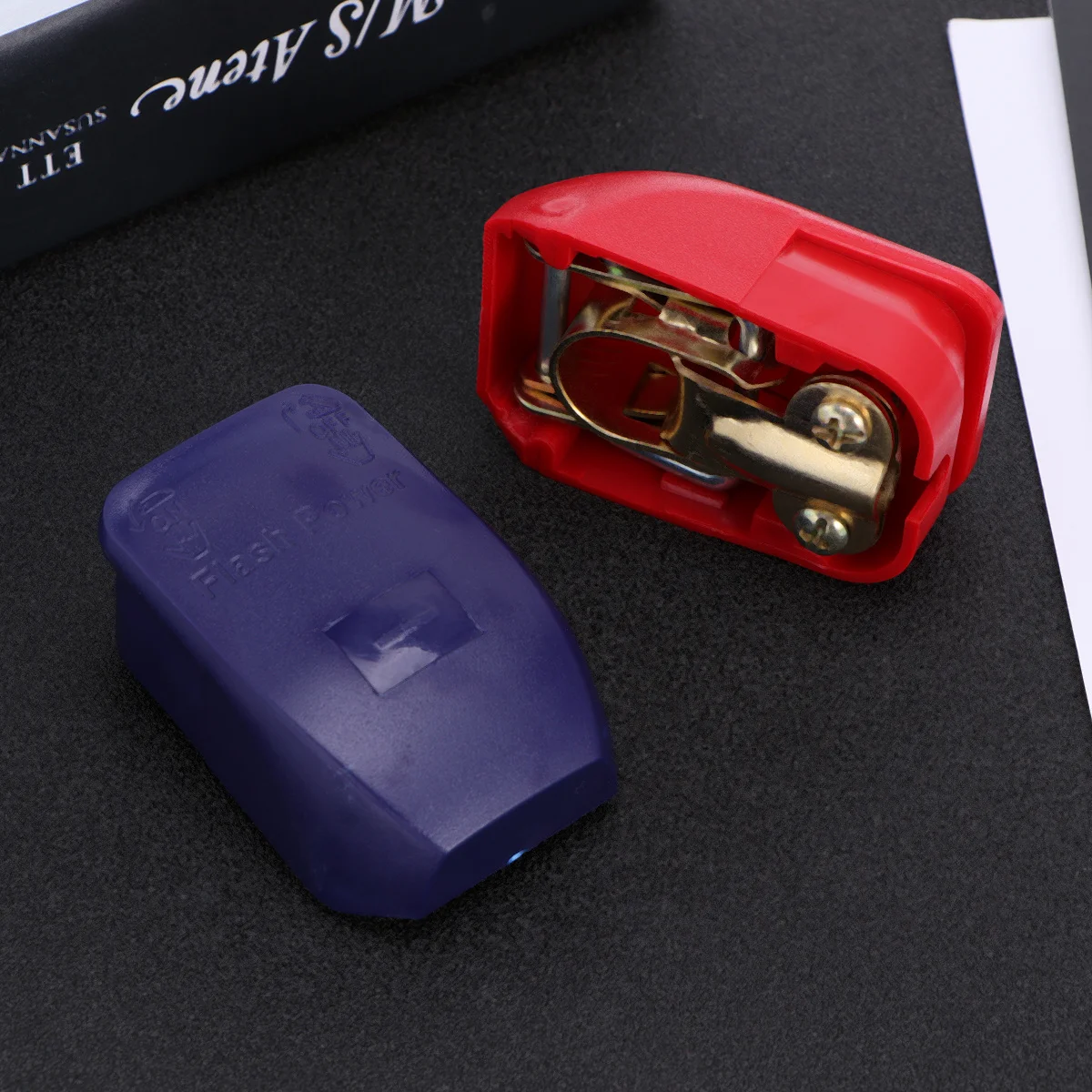 

1 пара универсальных автомобильных разъемов, медные положительные отрицательные клеммные зажимы, регулируемые пластиковые крышки для автомобиля, лодки 12 В