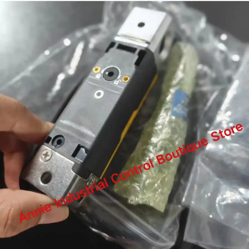 

brand-new. Electromagnetic safety door switch GS-51PC