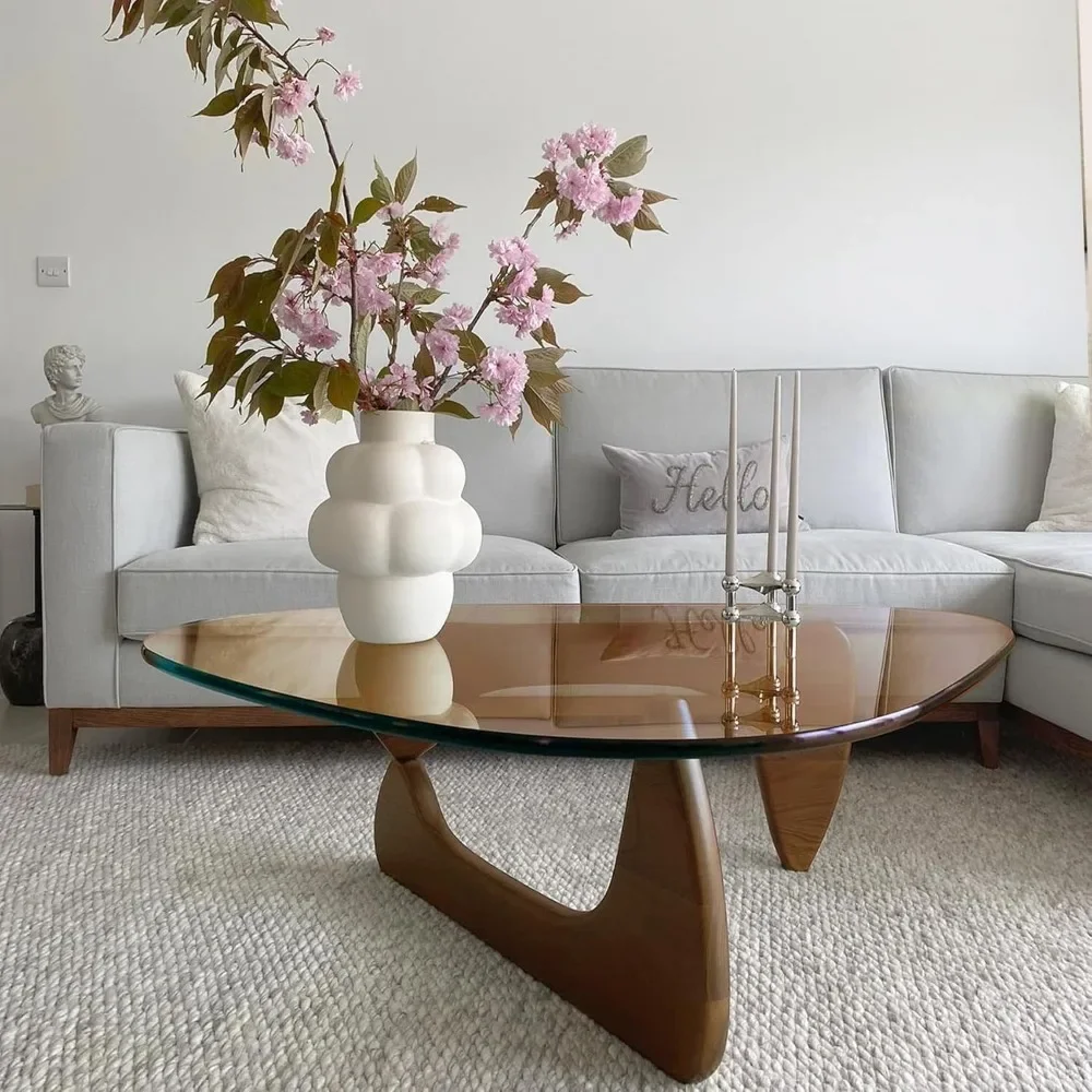 Table basse moderne du milieu du siècle, plateau en verre triangulaire, base en bois naturel, table basse triangulaire pour salon, bureau Astra