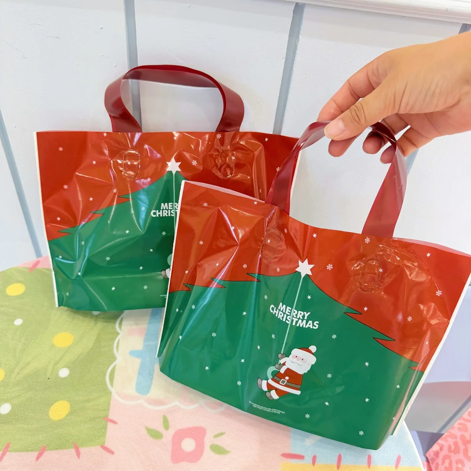 Christmas Gift Plastic Tote Bag Red Xmas Tree Reindeer Snowflake Print Waterproof Shopping Handbag Holiday Present Packaging Bag
