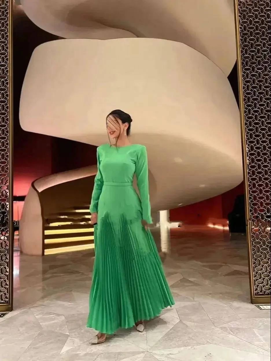 

Green A-Line Saudi Arabic Evening Gown Pleated Long Sleeves Dubai Formal Dress Backless Elegant Women Prom Dresses