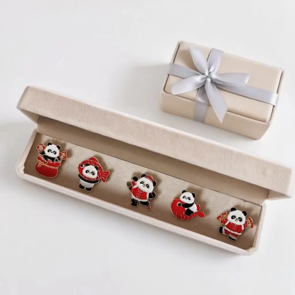 เข็มกลัดแพนด้าลักษณะสไตล์จีน