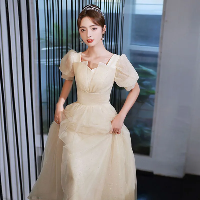 

Champagne Tulle Host Evening Dress Women V-Neck Puff Sleeves Sweet A-line Quinceanera Dresses Simple Elegant Graduation Gown