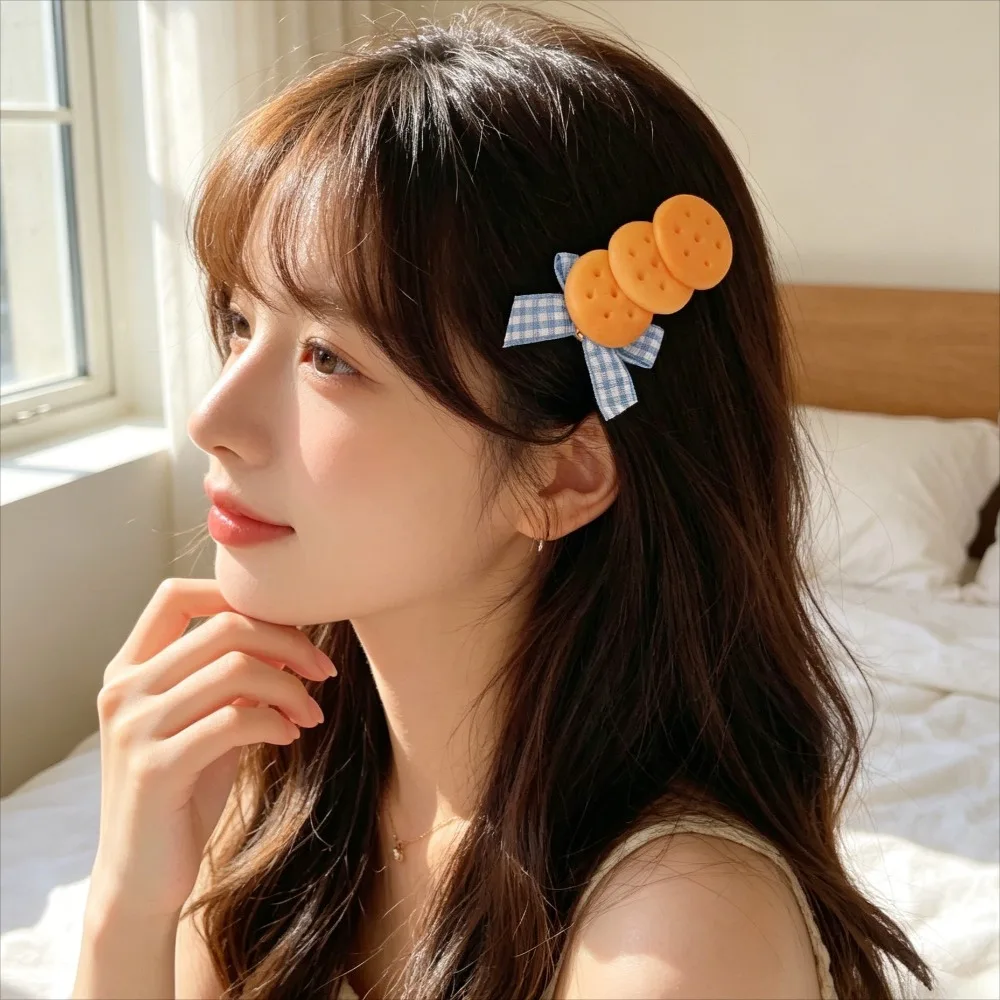 

2PCS Creative Girls Cute Biscuit Hairpin Simple Cookie Shape Side Top Hair Clip Headdress Hair Ornament Hair Accessories Gift