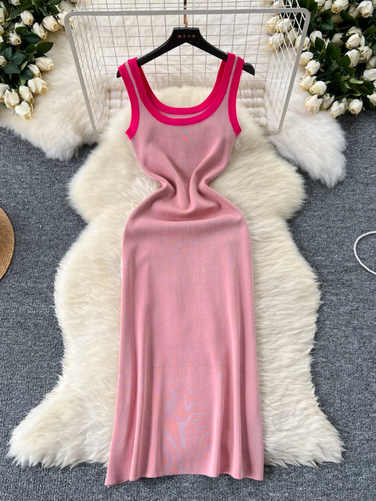 

Женское трикотажное платье без рукавов, с круглым вырезом