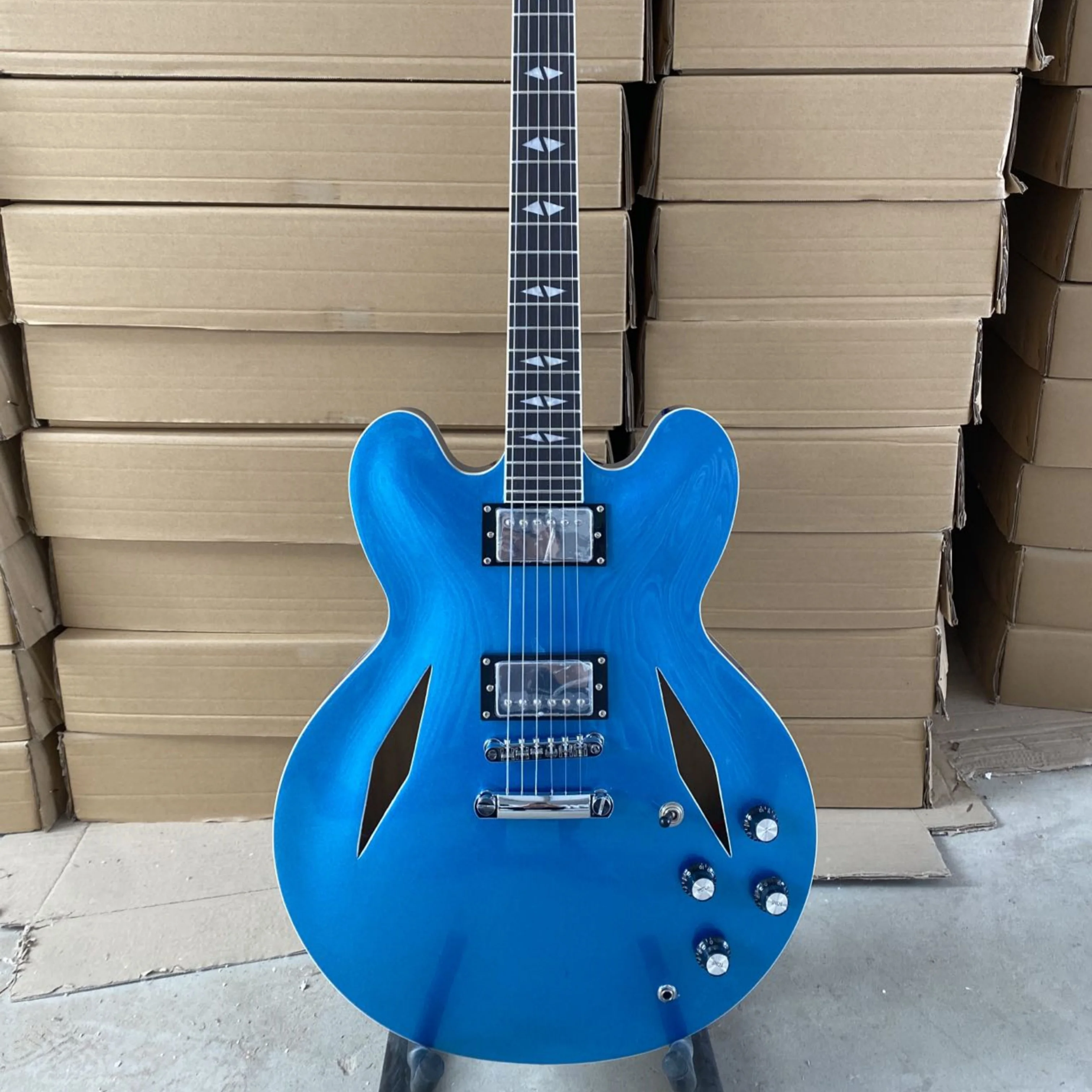 Hot Sale Blue DG 335 Electric Guitar Rosewood Fingerboard Maple Body Perfect 22 Tone Position Beautiful Sound Quality