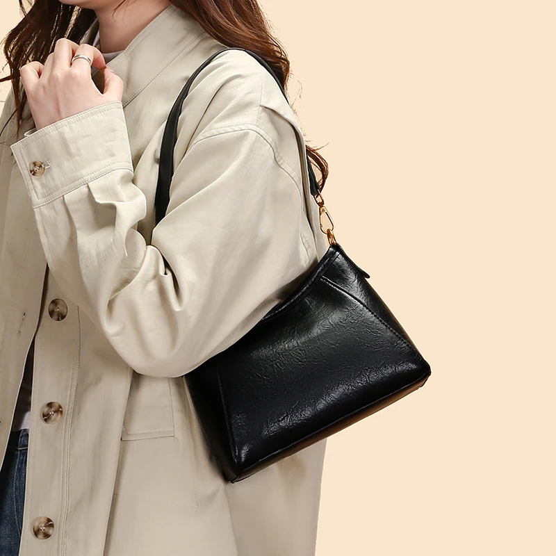 

Famous women's zipper shoulder bag, trendy designer handbag, classic crossbody bag suitable for daily use