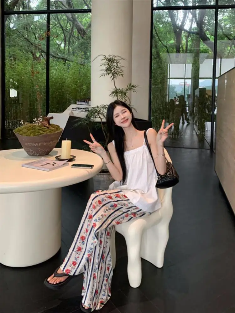 

Летние женские черно-белые плиссированные короткие топы без рукавов с открытой спиной + широкие брюки с бежевым принтом, повседневный комплект из двух предметов, популярный