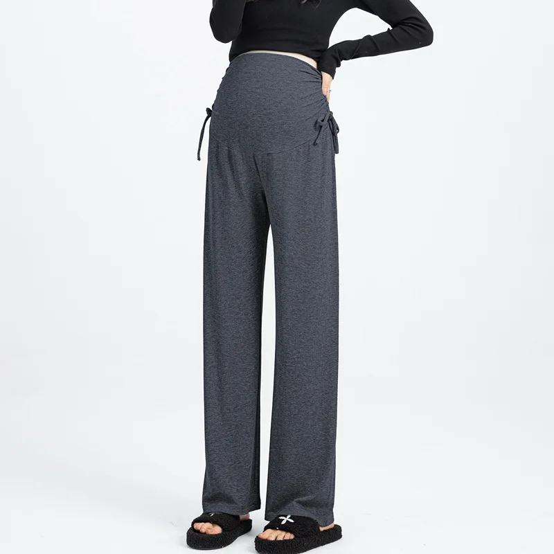 أثناء الحمل، يجب ارتداء السراويل واسعة الساق على السراويل ذات الأرجل المستقيمة برباط