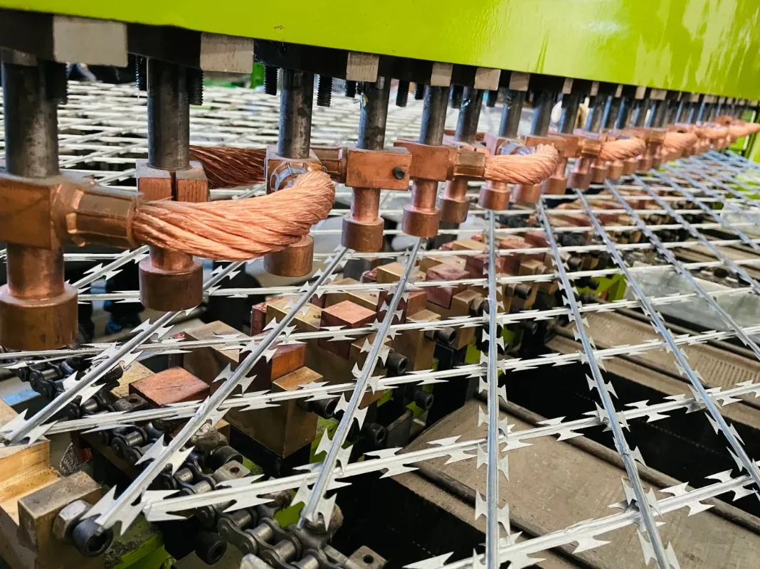 Yugong Cowan Customized Razor Barbed Wire Mesh Welding Machine