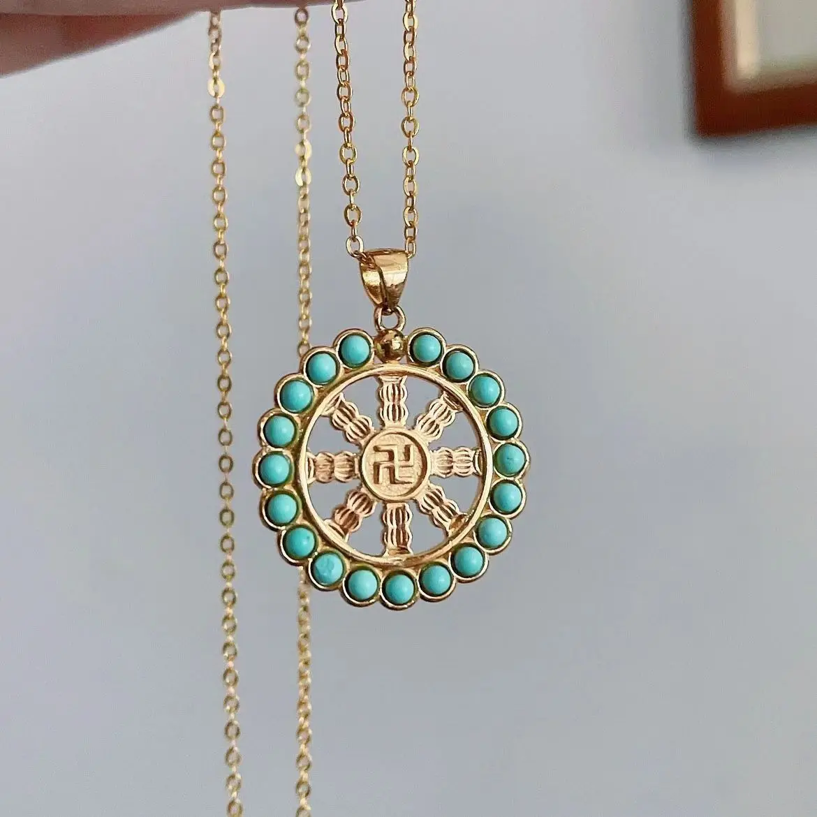 NY Gold Transit Protector Swastika Sun Pattern Pendant with Vintage Collar Chain